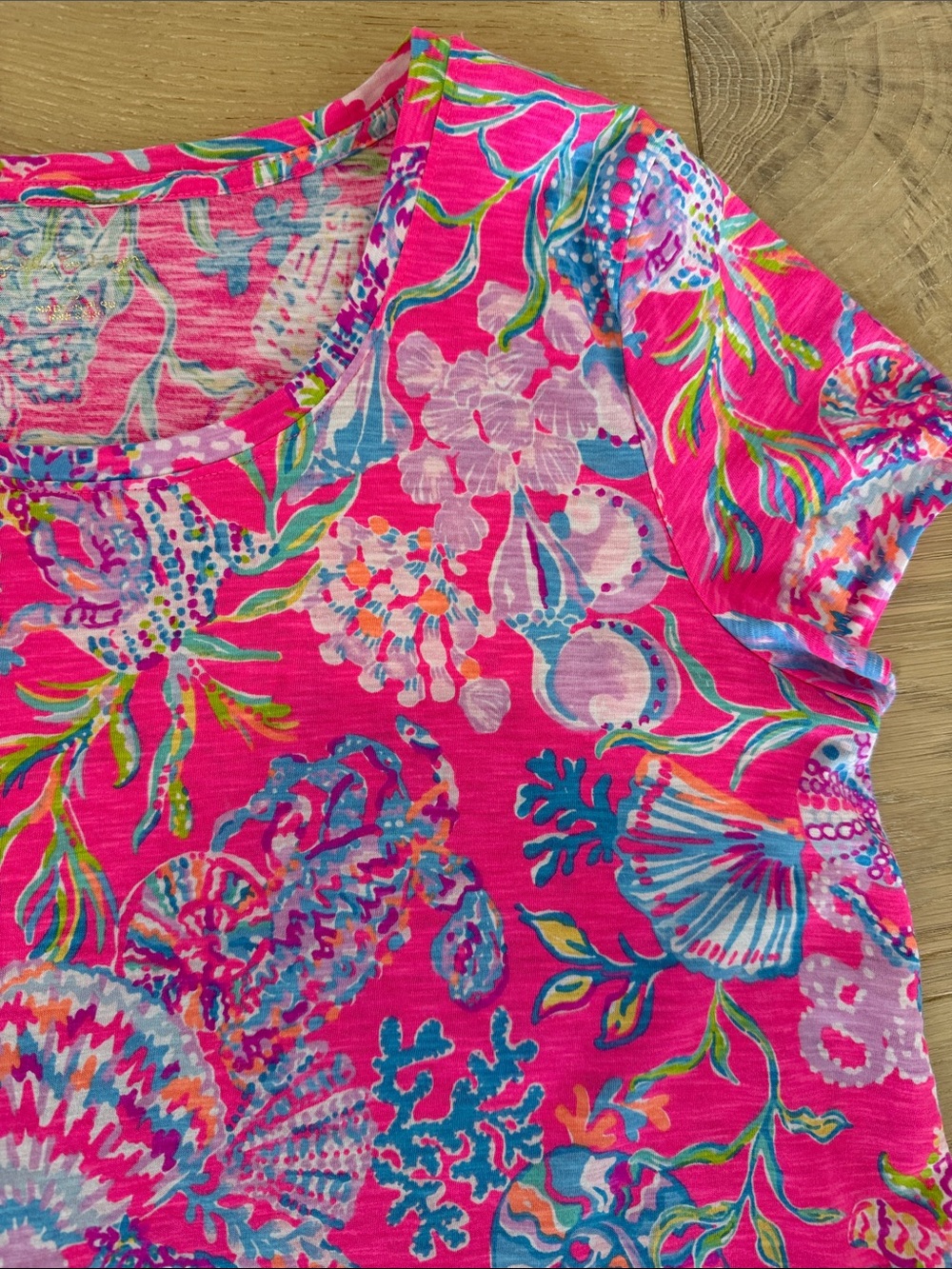 NWOT Lilly Pulitzer Hot Pink Floral Shell Print Short Sleeve Women’s Tee size S - Picture 4 of 8